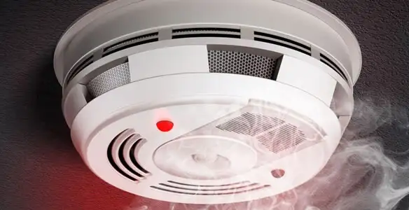 Installed smoke detector providing reliable fire detection in Baton Rouge, LA